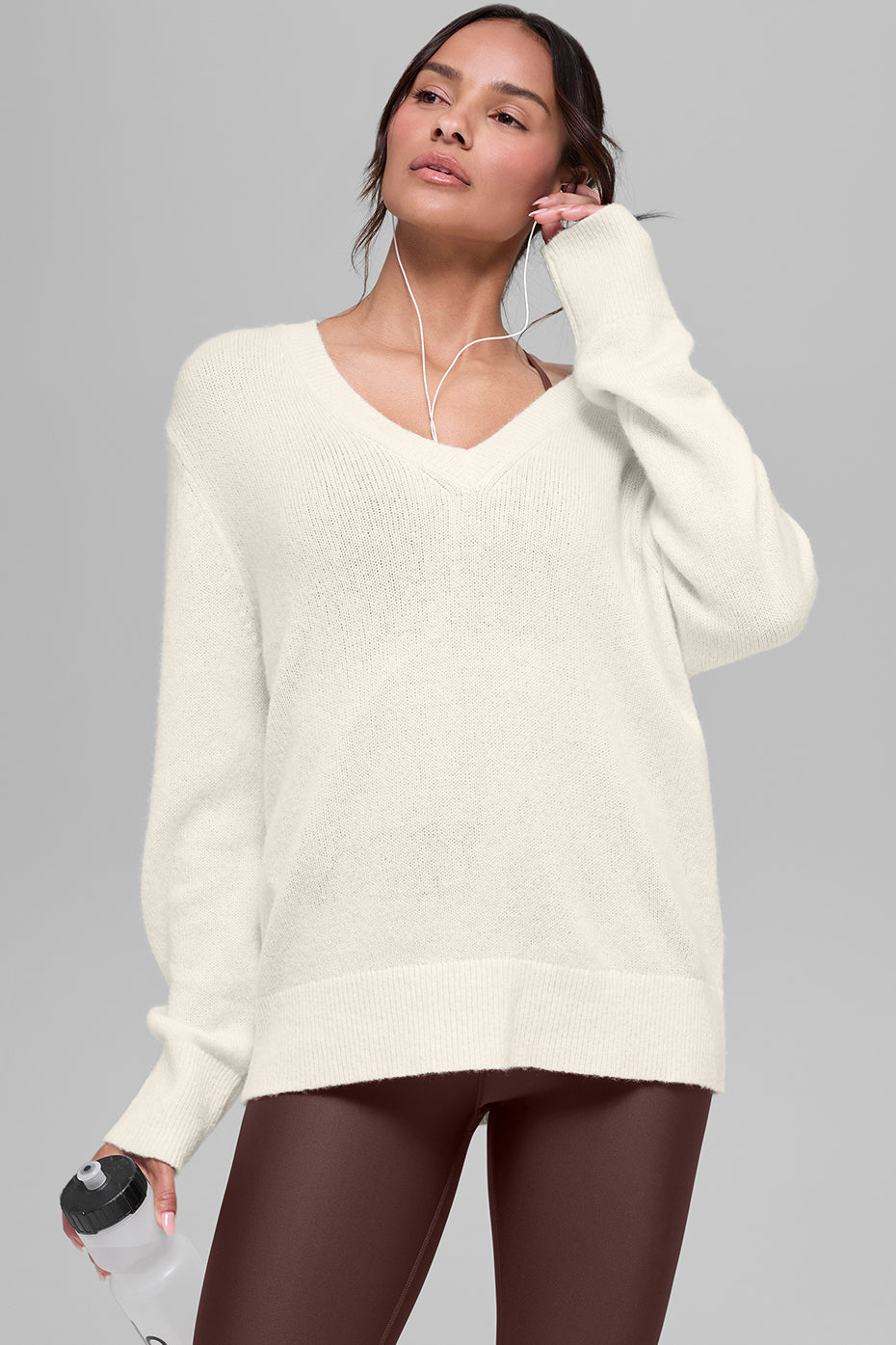 Wool Cashmere New Class Oversized V-Neck Sweater - Ivory--3